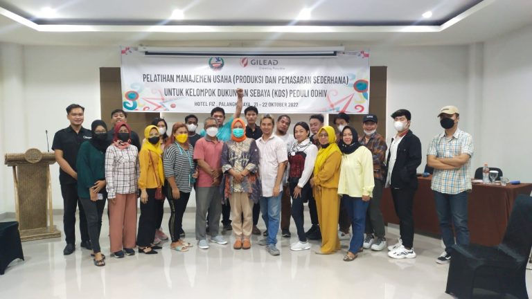 Pelatihan manajemen usaha (produksi dan pemasaran sederhana) untuk Kelompok Dukungan Sebaya (KDS) Peduli ODHIV di Hotel Mulia FIZ, Palangkaraya, Kalimantan Tengah